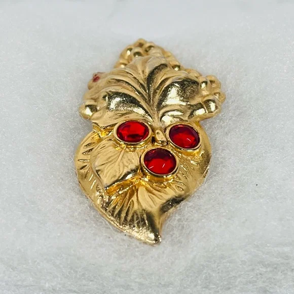 Vintage Leaf Brooch with Red Grape Accents - Picture 3 of 10